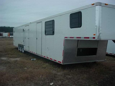 New Haulmark 48r/T Weekend Liv. Qtrs.