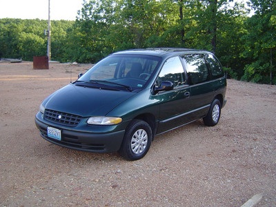 1996 Plymouth Voyager 3.0, 6-8 Passenger