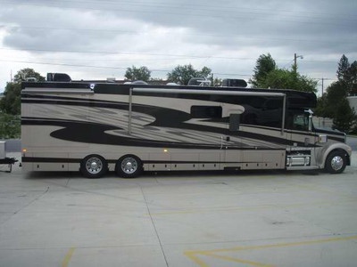 07 Haulmark 47ft motorhome Custom Paint