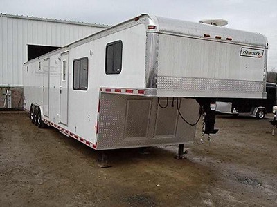 New 09 44 Haulmark Gooseneck LQ