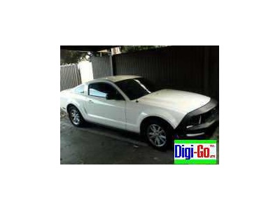 2006 Ford Mustang White
