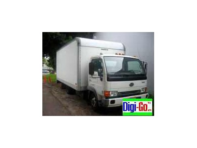 1999 Nissan UD1400 Diesel 17ft box