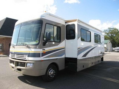 2004 Fleetwood Bounder 32W