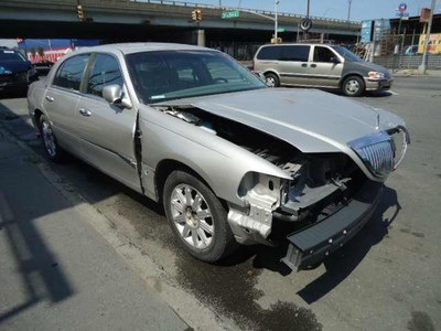 2008 LINCOLN TOWNCAR SIGNATURE LIMITED